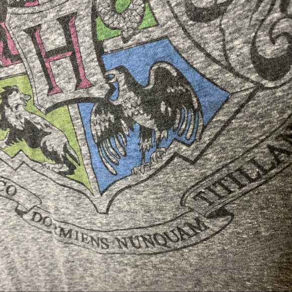 Men’s Harry Potter Hogwarts Crest T-Shirt - Picture 5 of 14